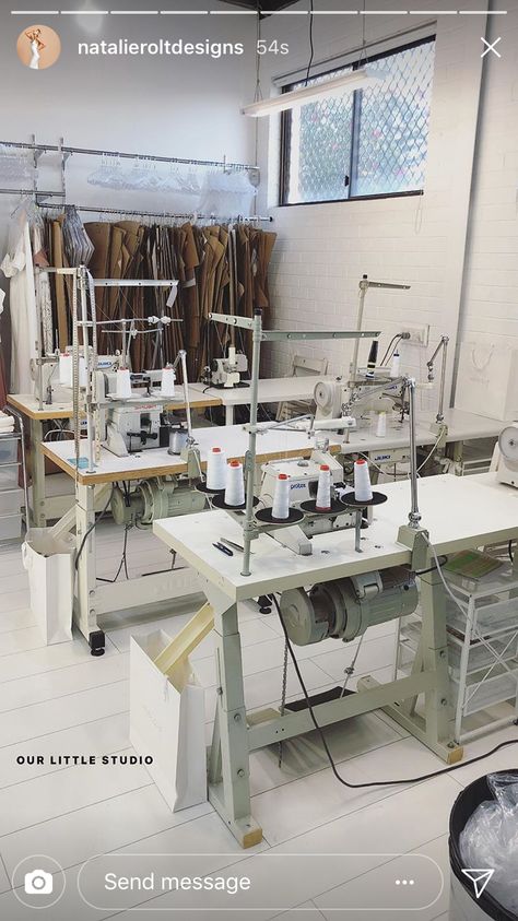 Tailor atelier Tailor Studio Work Spaces, Tailoring Workshop Design, Fashion Designer Atelier, Tailor Workspace, Fashion Designer Studio Office, Industrial Sewing Room, Fashion Studio Workspace, Tailor Room, Fashion Design Studio Workspaces