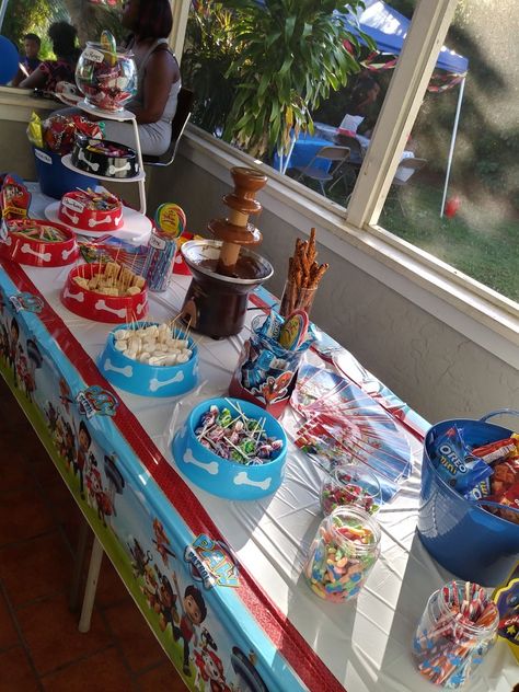 Paw Patrol Candy Table Ideas, Paw Patrol Snack Table, Paw Patrol Candy Bags, Paw Patrol Candy Table, Paw Patrol Table Decorations, Paw Patrol Dessert Table, Paw Patrol Birthday Decorations, Bday Themes, 1st Birthday Themes