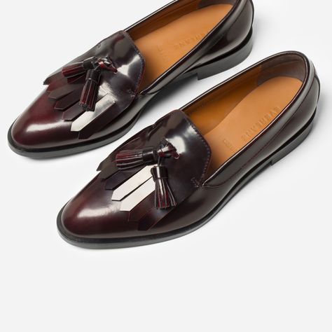 We make the most beautiful essentials, at the best factories, without… Loafers Women Outfit, Woman's Suit, Oxford Shoes Outfit, Loafers Outfit, Everlane Shoes, Oxblood Leather, Leather Loafer Shoes, Leather Oxford Shoes, Tassel Loafers