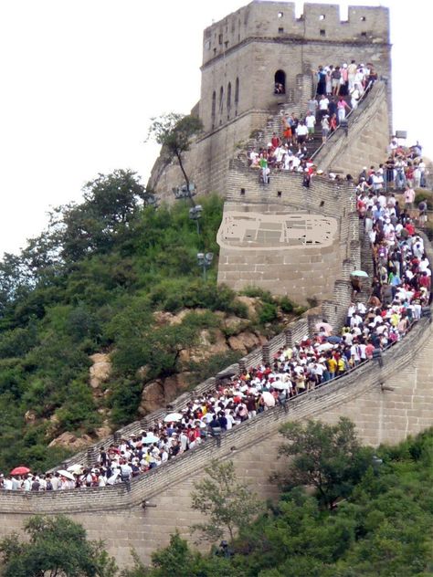 Great-Wall-of-China-tourism-www.travel-attractions-country.info China Tourism, Mesozoic Era, Huangshan, Travel Sports, Beautiful Travel Destinations, Great Wall Of China, Travel Places, Service Trip, Tourist Places