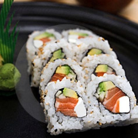 Philadelphia Roll - I don't care for the cream cheese but my boyfriend loves it. Philadelphia Roll Sushi, Philadelphia Roll, Healthy Sushi, Vegetarian Sushi, Dessert Chef, Sushi Roll Recipes, Shaggy Dog, Sushi At Home, Sushi Love