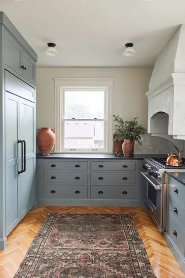 Prospect Refuge, Kitchen Colour Combination, Blue Kitchen Cabinets, Smitten Kitchen, Blue Cabinets, Green Cabinets, Blue Kitchen, Kitchen Cabinet Colors, Classic Kitchens