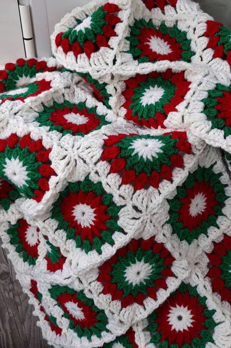 christmas blanket crochet; christmas blanket ladder; christmas blanket gift; christmas blanket gift tag; christmas blanket; Crochet Blanket Yarn, Crochet Blanket Diy, Christmas Afghan, Christmas Crochet Blanket, Afghans Crochet, Granny Square Crochet Patterns Free, Crochet Afghan Patterns Free, Crocheted Blanket, Crochet Blanket Designs