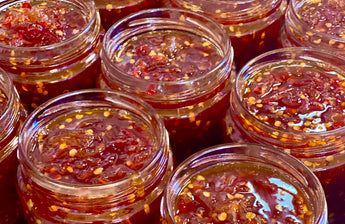 Drying Chillies, Preserving Chillies, Relish Sauce, Chilli Plant, Plants At Home, Chilli Jam, Dried Chillies, Hot Sauce Recipes, Spicy Seasoning