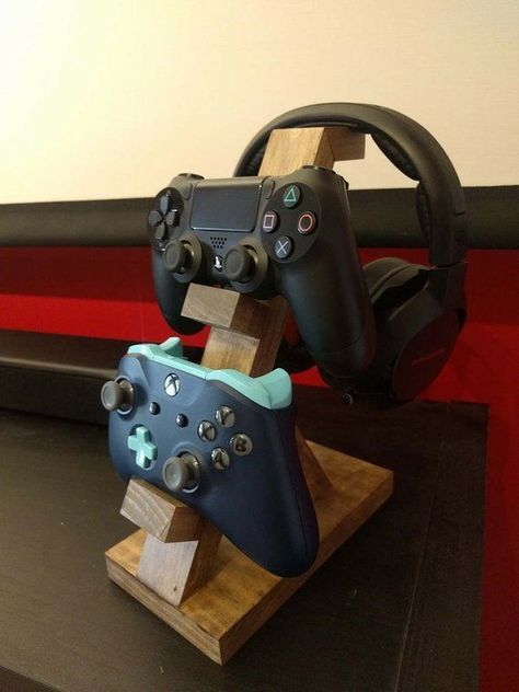 Diy Headphone Stand, Diy Headphones, Controller Stand, Headset Stand, Video Game Rooms, Headphone Stands, Deco Originale, Game Controllers, Gaming Room Setup