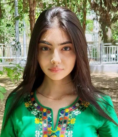 Afghan Women Beautiful, Arabic Beauty Women, Chechen Women, Afghan Beauty, Arabic Beauty, Afghan Women, Veiled Woman, Iranian Beauty, Selena Gomez Cute