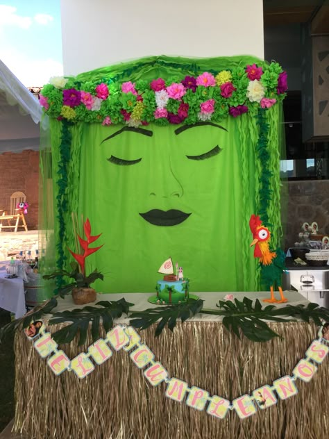 Moana Theme Decoration, Moana Backdrop Ideas Diy, Moana Party Backdrop, Moana Homecoming Float, Diy Moana Party Decorations, Moana Halloween Decorations, Moana Crafts Preschool, Trunk Or Treat Moana, Moana Set Design