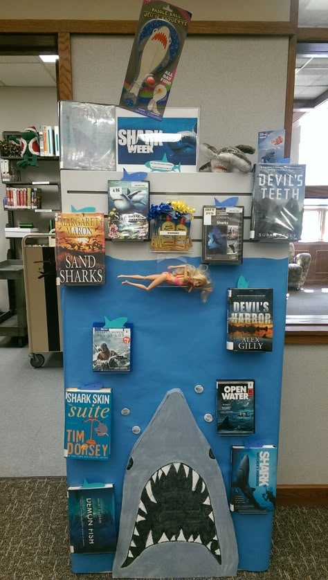 Summer Reading Library Displays, Summer Library Display Ideas, Summer Book Display, Library Book Display Ideas, Public Library Displays, Summer Library Displays, Library Displays Public, Book Display Ideas Library, Teen Library Programs