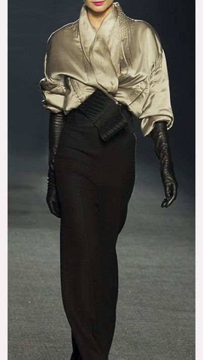 Haider Ackermann Colombiamoda  2013 Black And White Outfit, Mode Tips, Party Kleidung, Haider Ackermann, Long Gloves, Moda Vintage, Mode Inspo, Looks Style, Mode Inspiration