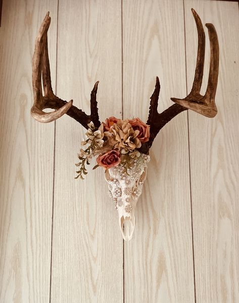 Antler Mount With Flowers, European Mount With Flowers, Bedazzled Deer Skull, Antler Art Diy, European Deer Mount Ideas, Deer Skull With Flowers, Antlers With Flowers, Deer Antler Ideas, Dear Antlers