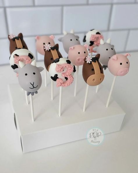 Cow Themed Cakesicles, Farm Cake Pops, Farm Cakepops Ideas, Farm Animal Cake Pops Diy, Farm Animal Chocolate Covered Oreos, Farm Cake Pops Animals, Farm Animal Cake Pops, Pig Cake Pops, Animal Cake Pops