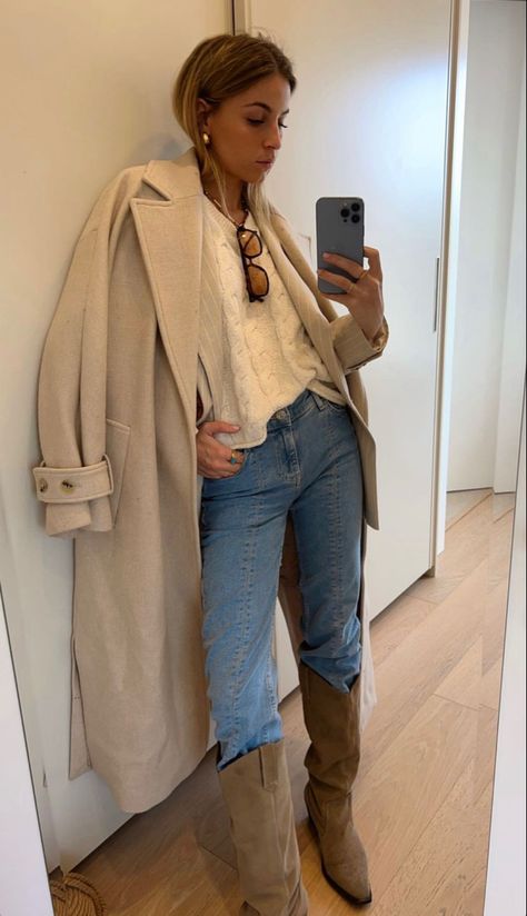 Suede Boots Outfit, Western Boots Outfit, Sandal Tali, Outfit Botas, Indie Vibes, Fall Boots Outfit, Winter Boots Outfits, Suede Outfit, Look Adidas