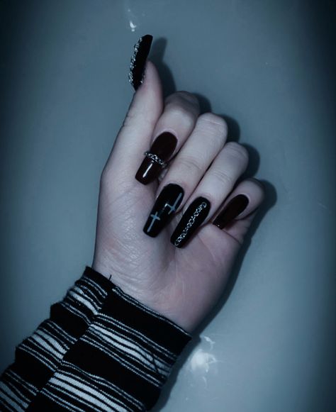 #nails #gothicnails #alternative #goth #crosses Trad Goth, Gothic Nails, Short Square Nails, Square Nails, Nail Designs, Square, Nails