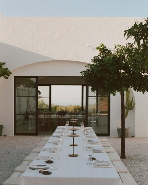 Masseria Moroseta (@masseriamoroseta) • Instagram photos and videos World Beautiful Places, Beautiful Places To Get Married, Masseria Moroseta, Ostuni Puglia, Modern Wedding Venue, Contemporary Villa, Castle Hotel, Italian Garden, Places To Get Married