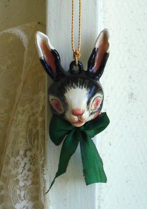 Clay Bunny, Sculptural Ceramics, Sculptures Céramiques, Pottery Crafts, Clay Ornaments, New Ceramics, Ceramics Pottery Art, Clay Art Projects, Diy Clay Crafts