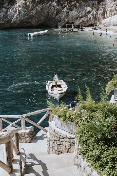 Conca del Sogno Beach Club and Restaurant near Sorrento Italy Brunch Attire, Positano Beach, Sorrento Italy, Turquoise Water, Sorrento, Positano, Travel Lifestyle, Finding Peace, Beach Club