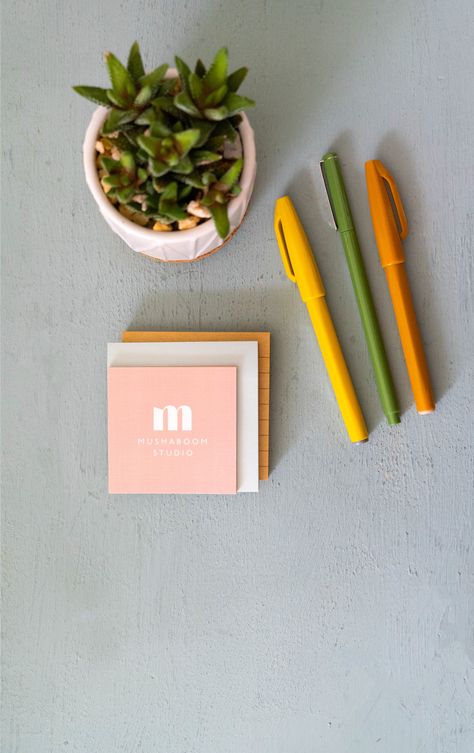 Stationery Flat Lay Photography, Pen Photography Ideas, Pen Product Photography, Stationary Photography Ideas, Stationary Product Photography, Top Down Photography, Stationary Photography, Business Card Photography, Pen Photography