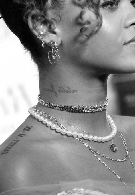 Black Women Collar Bone Tattoo, Neck Tattoos Women Writing, Neck Writing Tattoos Women, Rare Neck Tattoo, Neck Tattoos Women Name, Small Under Chin Tattoo Woman, Cursive Name Tattoo On Neck, Vertical Neck Tattoos Women, Godspeed Neck Tattoo