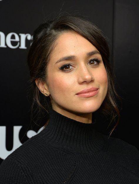 Meghan Markle Beauty Transformation | POPSUGAR Beauty Meghan Markle Hair, Loose Chignon, Estilo Meghan Markle, Winter Lip Color, Princess Meghan, Long Hair Tips, Royal Beauty, Meghan Markle Style, American Princess