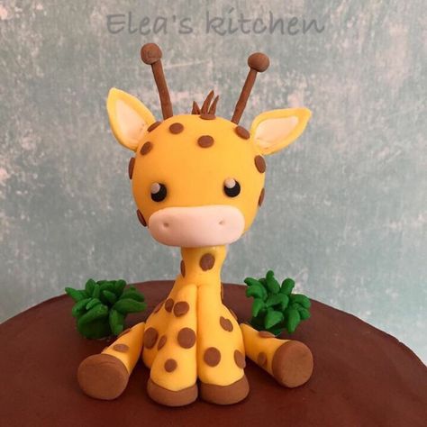 Sugarpaste baby giraffe Clay Giraffe, Fondant Giraffe, Clay Art For Kids, Animal Birthday Cakes, Safari Cakes, Kids Clay, Fondant Animals, Cake Topper Tutorial, Fondant Cake Toppers