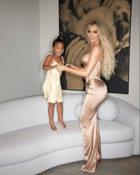 8 of Khloé Kardashian and True Thompson’s cutest mum-daughter twinning looks Khloe And True, Estilo Khloe Kardashian, Khloe Kardashian House, Healthy Era, Kardashian House, Bad Nana, Jenner Kids, Khloe Kardashian Style, True Thompson