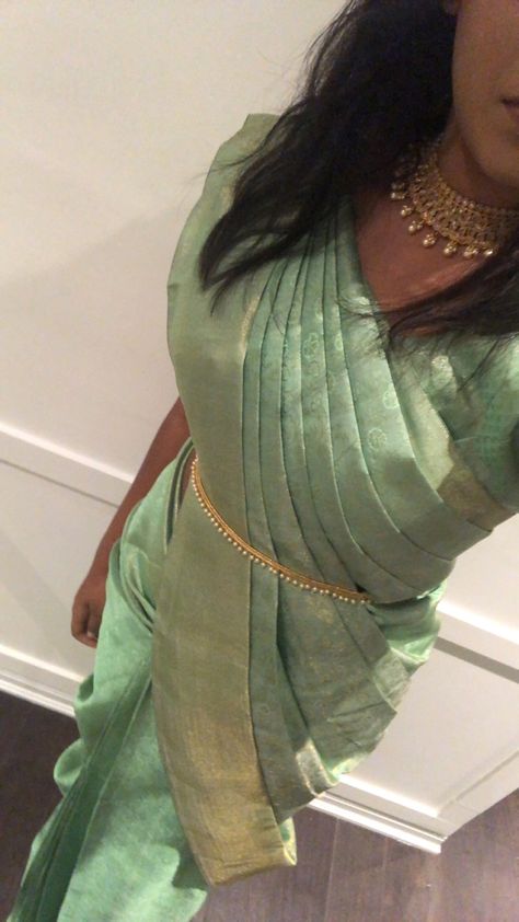 Light Green Saree Blouse Combination, Light Green Saree With Contrast Blouse, Light Green Saree Look, Light Green Blouse Designs, Pista Green Saree Contrast Blouse, Light Colour Saree, Sarees With Belt Style, Pastel Green Saree, Pista Green Saree