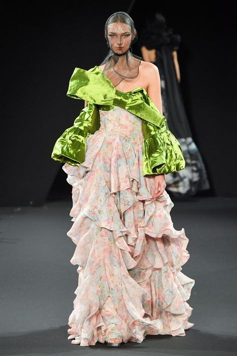 Yumi Katsura Couture, Yumi Katsura, Collection Couture, Fashion Moments, Being Held, Moda Paris, Couture Outfits, Live Fashion, Summer 2019