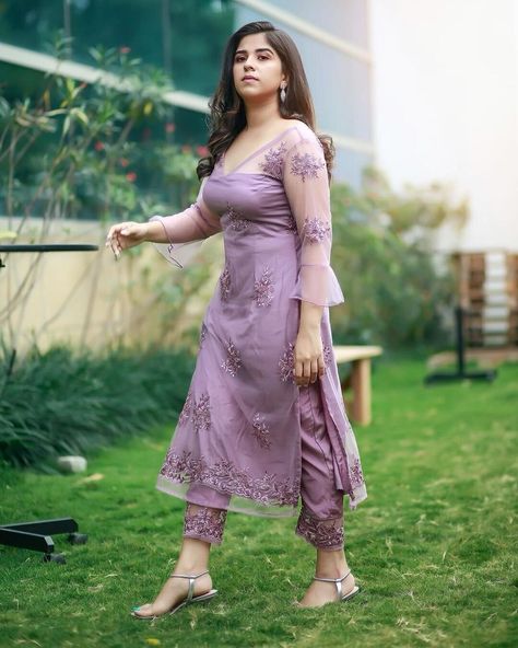 Plain Churidar Designs Ideas, Latest Churidar Models For Party, Organza Churidar Designs, Aparna Thomas, Organza Kurti Designs, Organza Kurti, Simple Kurti, Stylish Kurtis Design, Long Gown Design