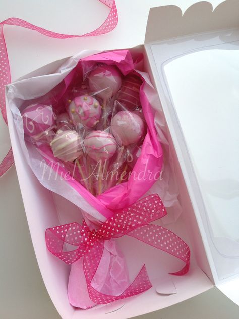 Bouquet cake pops Valentine’s Day Cake Pop Bouquets, Cake Pops Gift Ideas, Cake Pops Mothers Day, Valentine Cake Pops Bouquet, Cakepop Bouquet Valentines Day, Cake Pop Flower Bouquet, Cake Pop Bouquet Valentine, Cake Pops San Valentin, Mother’s Day Cake Pops