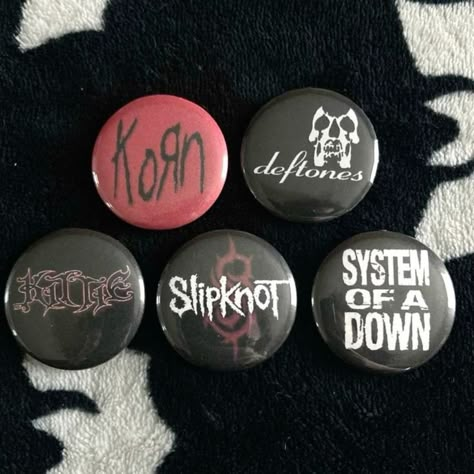 System Of A Down, Estilo Punk, Cool Pins, Emo Scene, Mall Goth, 판타지 아트, Cute Pins, الرسومات اللطيفة