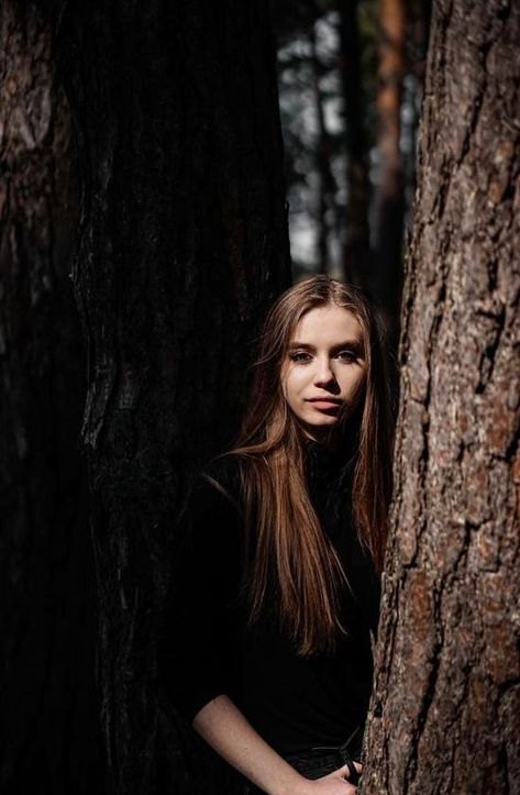 Picture In Forest Ideas, Wood Portrait Photography, Photography Poses In Forest, Photo Pose In Forest, Photography Forest Portrait, Photo Poses In Forest, Woodland Photography Model, Portrait In The Forest, Forest Photography Poses