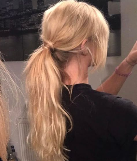 Blond Ponytail Aesthetic, Polish Woman Aesthetic, Long Straight Hair Blonde, Blond Woman Aesthetic, Blonde Girl Aesthetic Faceless, Blonde Faceless Aesthetic, Blonde Woman Aesthetic, Blond Girl Aesthetic, Blond Hair Aesthetic