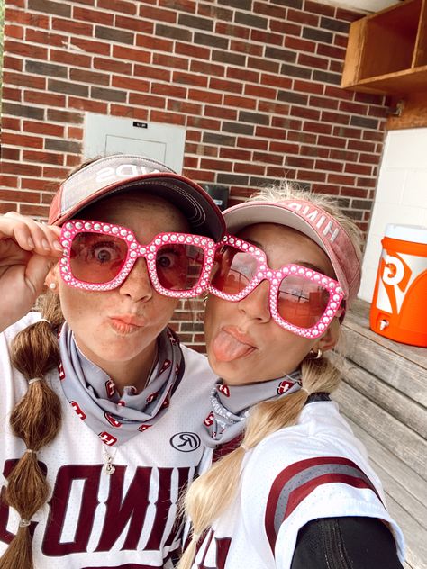 Softball Preppy, Softball Hairstyles With Colored Hair, Preppy Softball, Softball Asthetic Photos, Softball Girly Pictures, Softball Hair, Softball Pics With Best Friend, Softball And Volleyball Cake, Softball Aesthetic