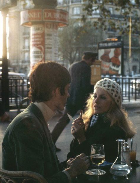 60s Couple, 80s Couple, 70s Couple, Paris 1970, Bruno Barbey, Paris Mood, Paris Couple, France Aesthetic, 얼굴 그리기