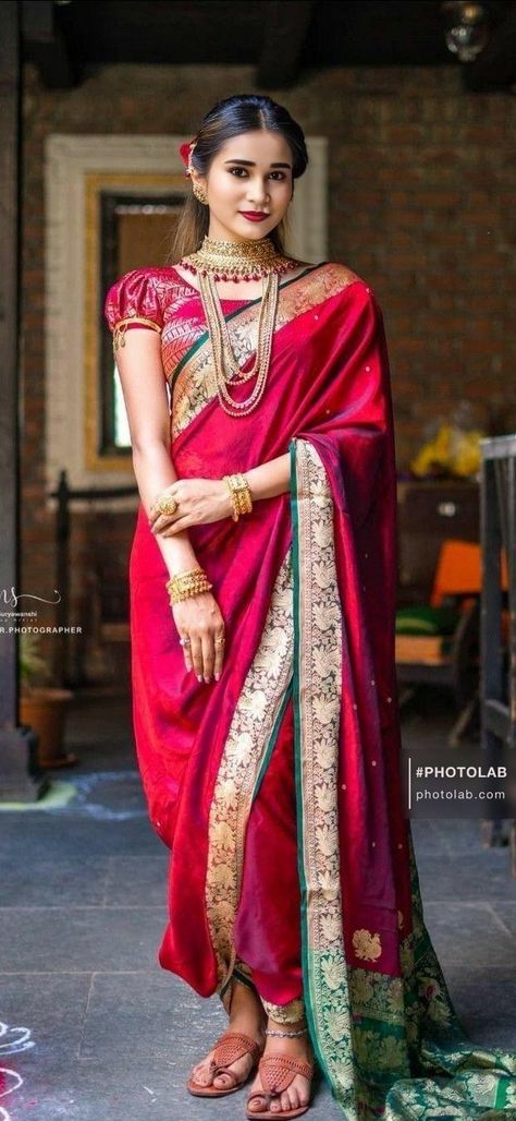 Nav Vari Saree Look, Marathi Nauvari Saree Look, Navari Look Simple, Paithani Saree Photoshoot Poses, Peshwai Blouse Design, Marathi Saree Photoshoot Poses, Blouse Designs For Navari Saree, Red Navari Saree Marathi Bride, Nauvari Photoshoot Poses