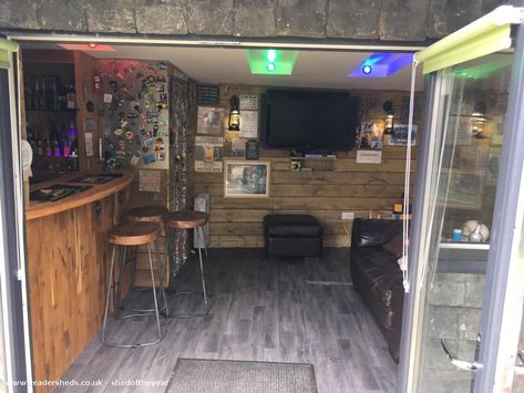 Summer House Bar Ideas, Shed Pub, Pool Sheds, Diy Garden Bar, Party Shed, Garden Bar Shed, Pub Interior Design, Bar Toilet, Man Cave Shed