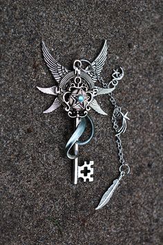 Fantasy Key, Key Crafts, Anting Manik, Steampunk Key, Key Art, Key Jewelry, Keys Art, Dragon Jewelry, Magical Jewelry