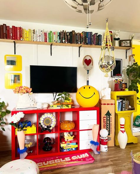 Tv Stand Maximalist, Primary Color Room Aesthetic, Living Room Primary Colors, Kidcore Living Room, Colorful Tv Room, Maximalist Shelf, Grind Mode, Quirky Apartment, Funky Living Rooms