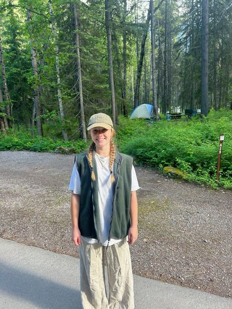 Vest outfit, camping outfit, granola girl aesthetic Mexico Hiking Outfit, Trail Mix Outfits, Cute Woodsy Outfits, Outdoor Pants Outfit, Hiking Outfit Yosemite, Outdoors Summer Outfits, Outdoor Girl Aesthetic Outfits, Camping Girl Outfit, Girly Outdoorsy Outfits