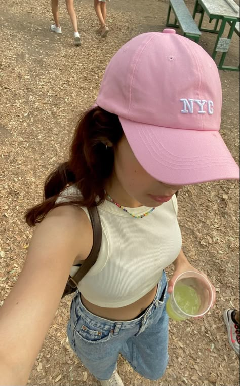 Pink Cap Outfit, Cap Outfit, Downtown Outfits, Pink Cap, Selfie Poses Instagram, Fashion Photography Poses, Instagram Photo Ideas Posts, Aesthetic People, Easy Trendy Outfits