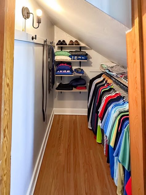 How to Maximize a Sloped Ceiling Closet - Britt and Ivy Design Angled Closet Ideas Sloped Ceiling, Slanted Closet Ideas, Angled Ceiling Closet, Closet With Slanted Ceiling, Slanted Ceiling Closet, Sloped Ceiling Closet, Attic Closet Ideas, Slanted Ceiling Bedroom, Attic Bedroom Storage