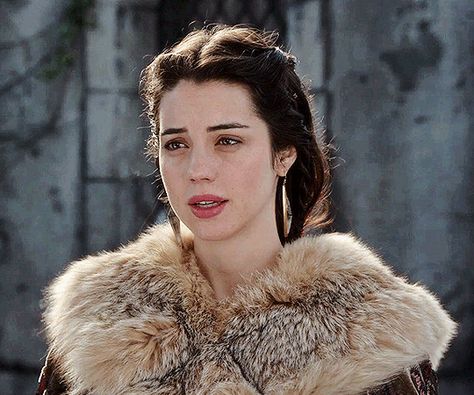 Reign Gif, Queen Mary Reign, Adelaide Kane Gif, Reign Mary, Reign Fashion, Snow Princess, Royalty Aesthetic, Mary Stuart, Lady In Waiting