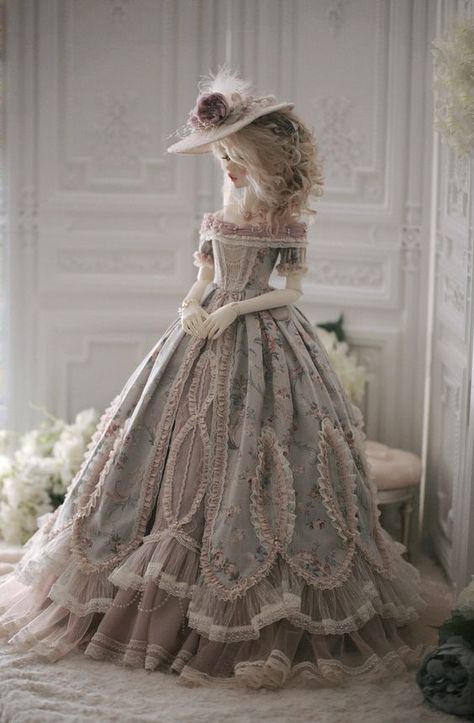 Male Disney Characters, Victorian Era Dresses, Gaun Abad Pertengahan, Shot Book, Old Fashion Dresses, Royal Dresses, Old Dresses, Fantasy Gowns, Fairytale Dress