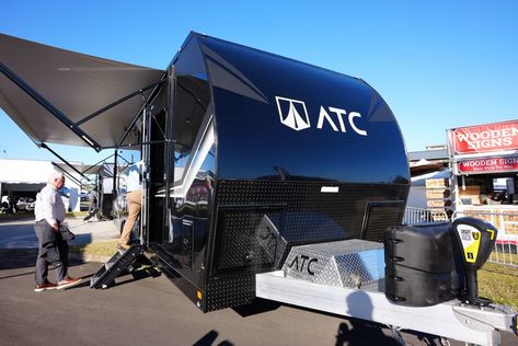 🚍 ATC toy haulers are built to last. If you're looking for a travel trailer or fifth wheel, use this buying guide to make the best choice. ATC Toy Haulers Buying Guide for Beginners #ATCToyHauler #ToyHauler #TravelTrailer Fifth Wheel Campers, Truck Bed Camper, Gooseneck Trailer, Toy Haulers, Popup Camper, Aluminum Roof, Arizona Travel, Interior Renovation, Toy Hauler