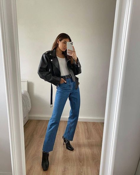 Tony Bianco on Instagram: “Outfit planning for a quick grocery store run. 🖤  @soniaheartsfashion wears our #HalseyBoot, now on #SALE. Limited time only. #TonyBianco” Ankle Black Boots Outfit, Ankle Black Boots, Heel Boots Outfit, Heels Boots Outfit, Spring Workwear, Shop Boots Online, Business Girl, Black Boots Outfit, Sock Boot