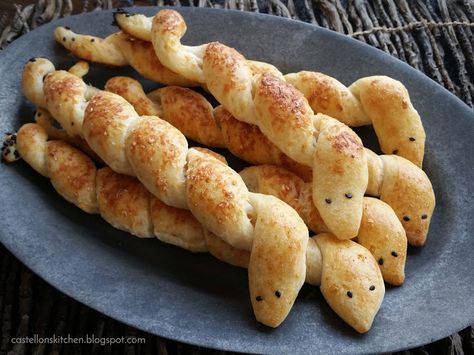 Castellon's Kitchen: Rattlesnake Rolls Snake Recipes Food, Rattle Snake Pasta Recipe, Snake Snacks, Halloween Rolls, Breadstick Snakes, Snake Themed Food, Snake Themed Snacks, Snake Breadsticks, Rattlesnake Rattle Ideas