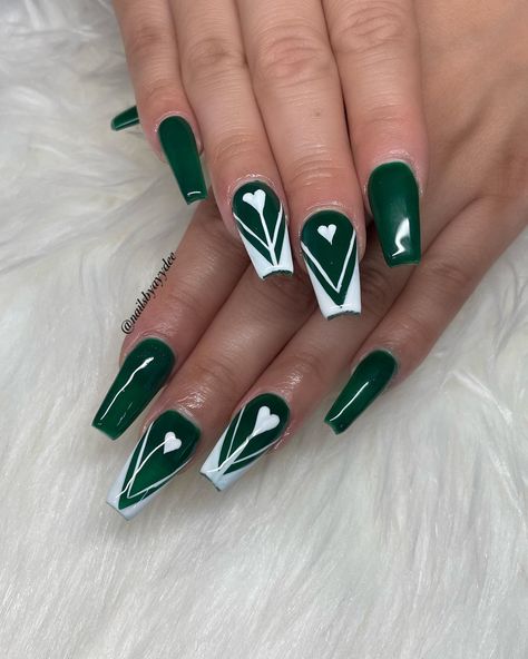 Cute Nails Dark Green, Dark Green White Nails, Nail Inspired Green, Dark Green And White Nails Acrylic, Acrylic Nail Designs Dark Green, Dark Green With Black Nails, Hot Green Nails, Dark Green And White Nails Designs, Green White French Nails