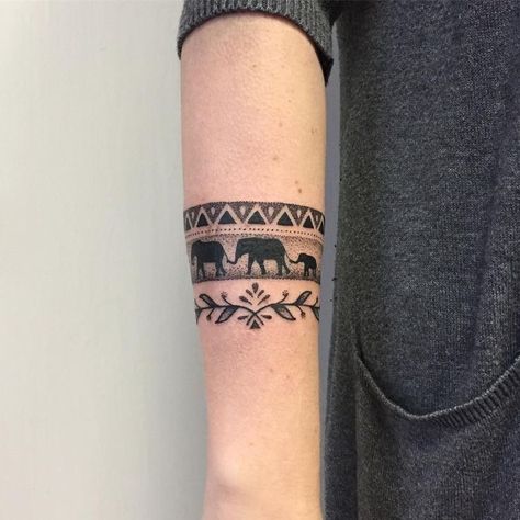 Armband Tattoo Frau, Bracelet Tattoo, Armband Tattoos, Elephant Tattoo Design, Armband Tattoo Design, Anklet Tattoos, Tattoo Trend, Shape Tattoo, Marvel Tattoos