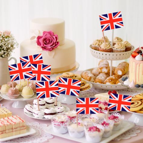 Food ideas, decoration ideas, all in English tea party style English High Tea, Flag Cake Topper, England Party, British Tea Party, British Party, Royal Tea Parties, Flag Food, English Afternoon Tea, Queen Cakes