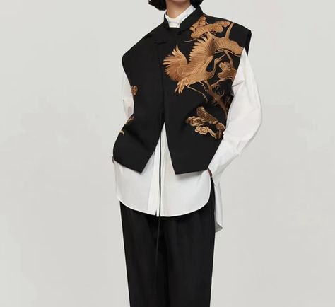 Modernized Chinese Clothing, Modern Chinese Fashion Men, Modern Traditional Chinese Fashion, Chinese Modern Outfit, Modern Chinese Outfit, Modern Chinese Clothing, Chinese Street Wear, Chinese Men Fashion, Chinese Fashion Men